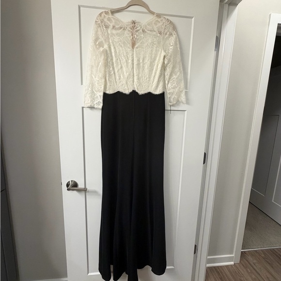 New Tadashi Shoji Lacecrepe Gown in Ivory and Black - Picture 2 of 10